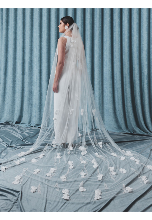 S75516-300-1 Welon z trójwymiarowymi kwiatami i perłami ()