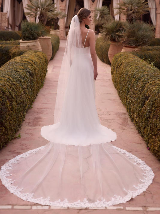 Bianco Evento S533 – welon z tiulu w kolorze kości słoniowej, 350 cm main product photo